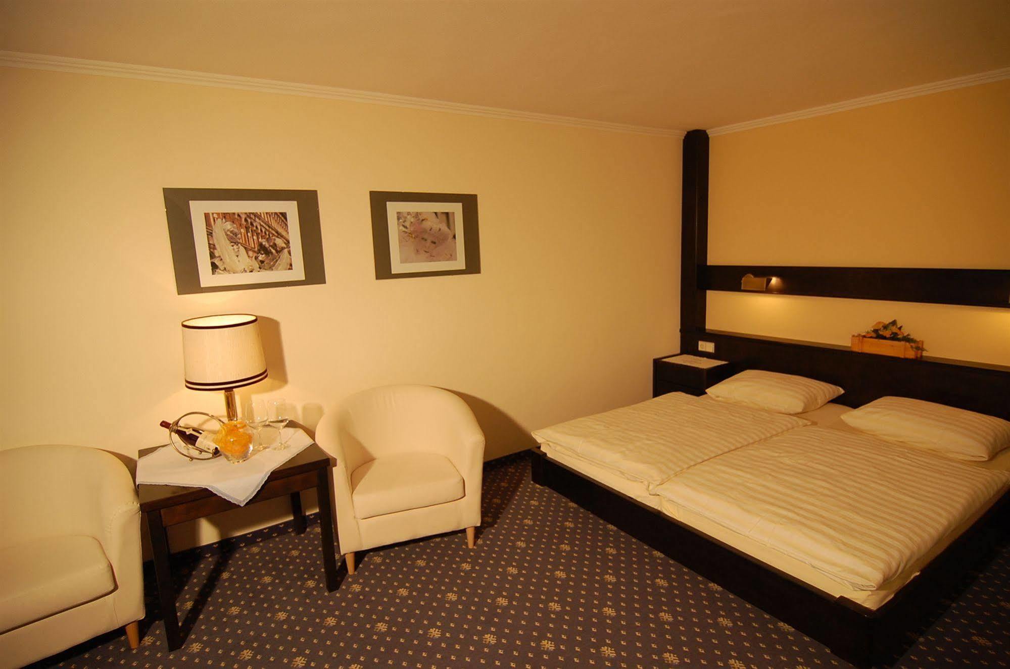 Hotel Goldener Hirsch Reuthe Esterno foto