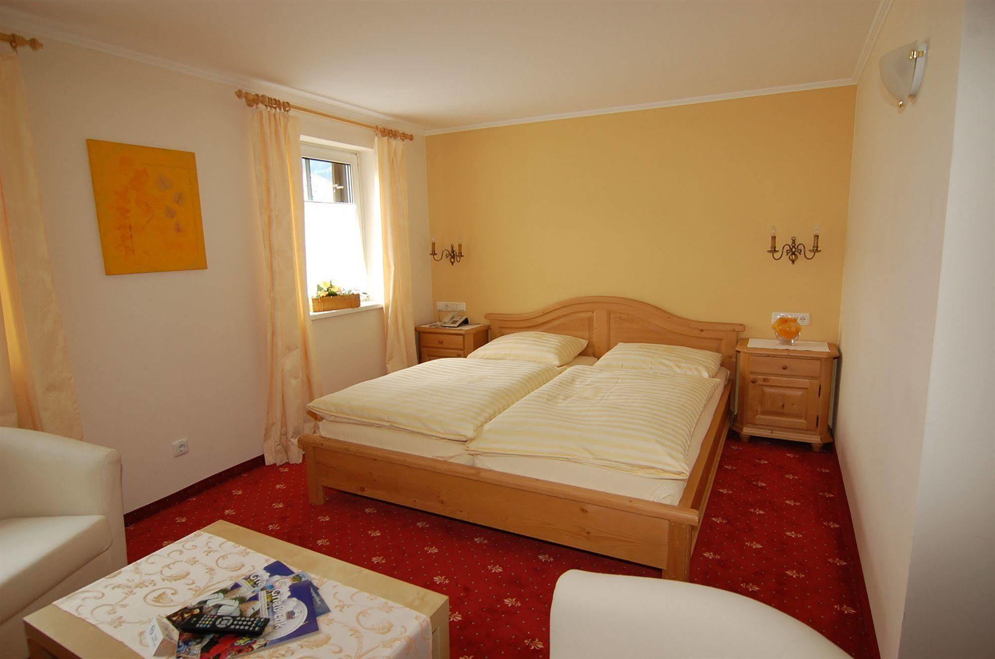 Hotel Goldener Hirsch Reuthe Esterno foto